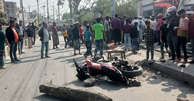 চাঁপাইনবাবগঞ্জে নৌকা-আপেল সমর্থকদের ধাওয়া-পাল্টাধাওয়া