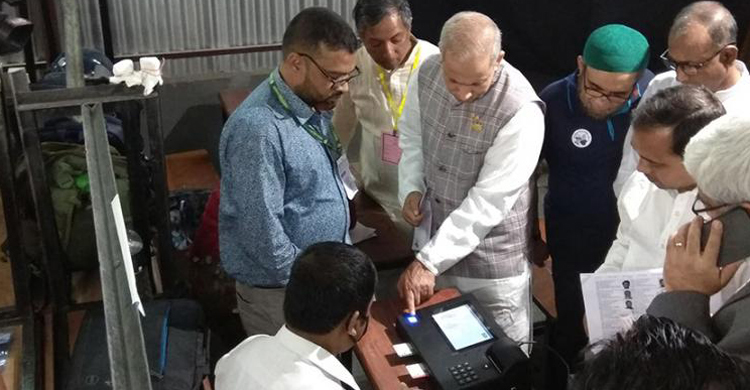 ইভিএমে ১ ঘণ্টায়ও ফিঙ্গার প্রিন্ট মিলল না আ.লীগ প্রার্থীর