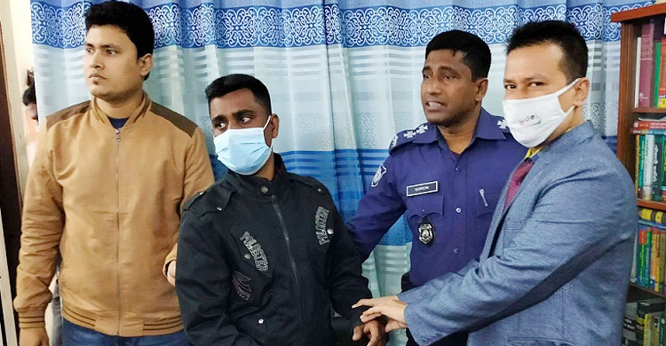 তথ্য গোপন করে দ্বৈত ভোটার, যুবক আটক