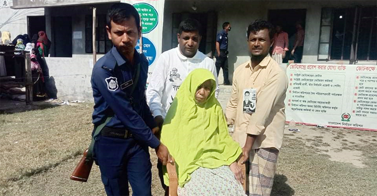 ‘শেখের বেটি হাসিনার নৌকায় ভোট দিতো আঁইসসি’