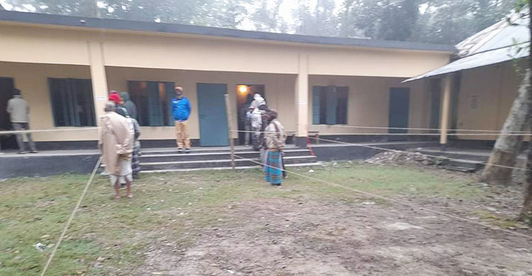 ফাঁকা কেন্দ্রের ১০ বুথে পড়েছে ২০ ভোট