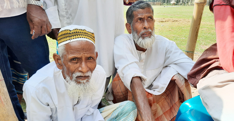 ভোটকক্ষ দোতলায়, বিড়ম্বনায় বয়স্করা