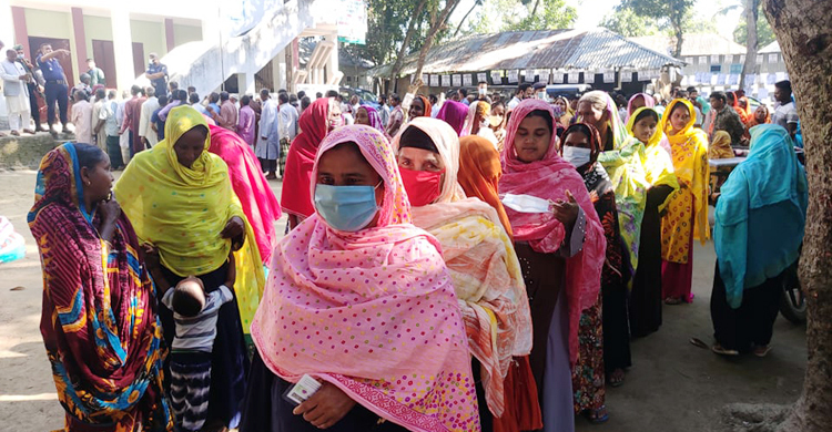 সিরাজগঞ্জ-১ আসনের উপ-নির্বাচনে ভোটগ্রহণ চলছে