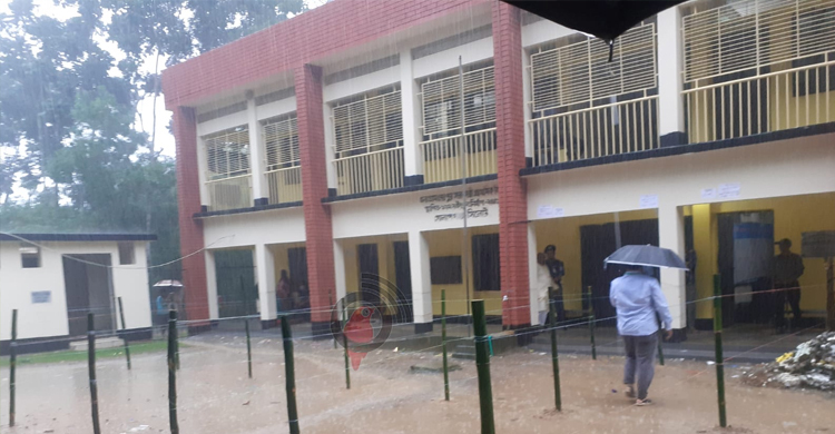 সিলেটে বৃষ্টির বাগড়ায় ভোটার উপস্থিতি কম