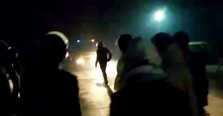 ফরিদপুরে প্রশাসনের অনুমতি ছাড়া মাহফিল, বাধা দেওয়ায় থানায় হামলা