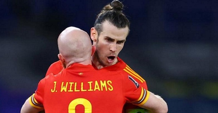 Bale hails 'massive' Walse win over Czech Republic