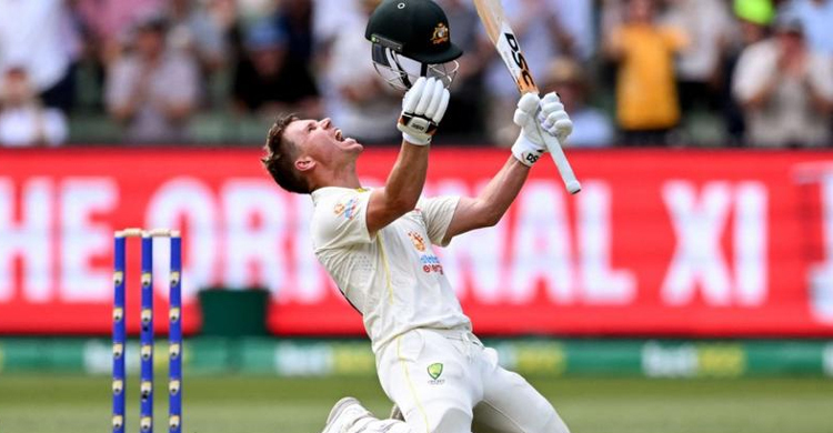 Warner retires on 200 as Australia build big lead