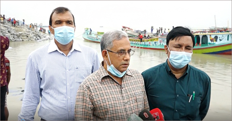 ধসেপড়া সিরাজগঞ্জ শহর রক্ষা বাঁধ সংস্কার করছে পানি উন্নয়ন বোর্ড