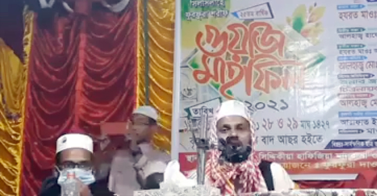 ওয়াজ করছিলেন নকল বক্তা, মারপিটে বেরিয়ে এল লাগানো দাড়ি