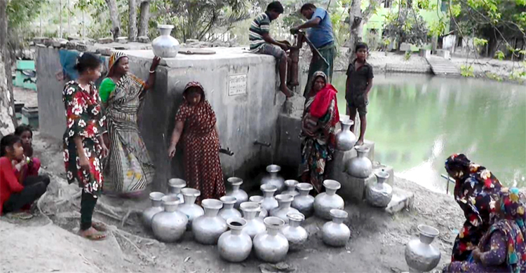 এক কলস পানির জন্য এত কষ্ট!