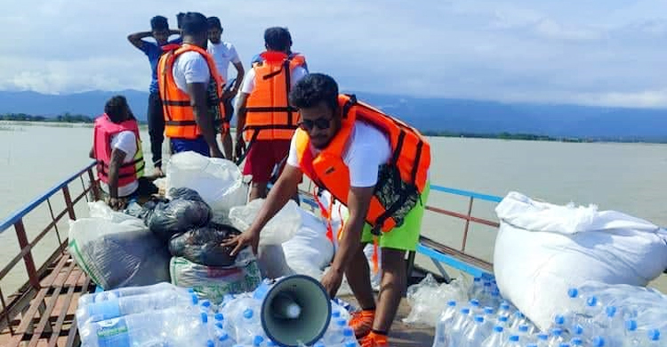 বন্যার্তদের পাশে এপিএসসিএলের কর্মকর্তা-কর্মচারীরা