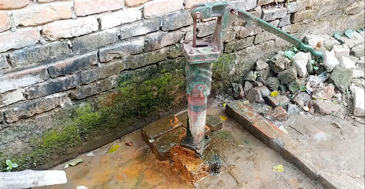 চাঁপাইনবাবগঞ্জে তীব্র হচ্ছে বিশুদ্ধ পানির সংকট