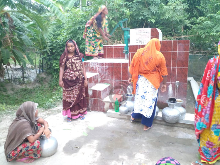 কয়রায় সুপেয় পানি জন্য হাহাকার