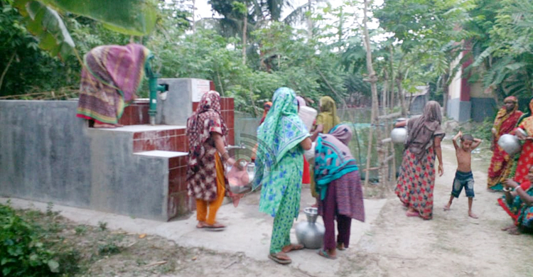 কয়রায় সুপেয় পানি জন্য হাহাকার