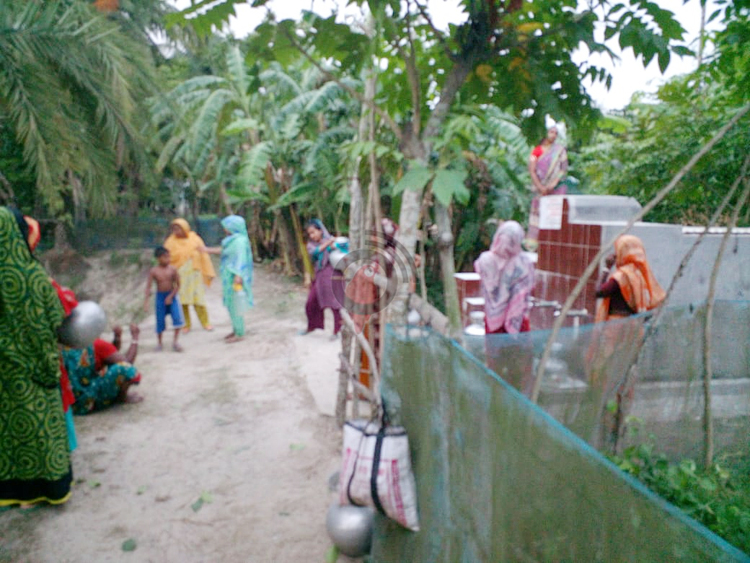 কয়রায় সুপেয় পানি জন্য হাহাকার