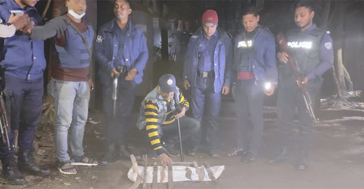 কোম্পানীগঞ্জে এক বস্তা দেশীয় অস্ত্র উদ্ধার