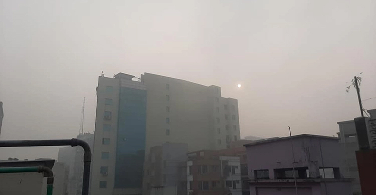 আকাশ পরিষ্কার থাকায় ঢাকায় কুয়াশা