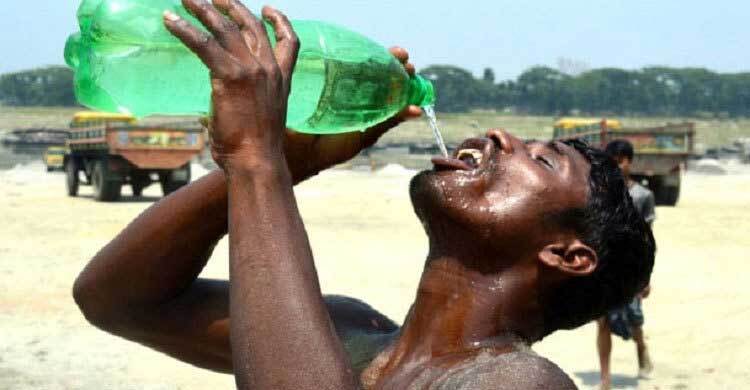 চার বিভাগ ২ জেলায় বইছে তাপপ্রবাহ, জনজীবন দুর্বিষহ