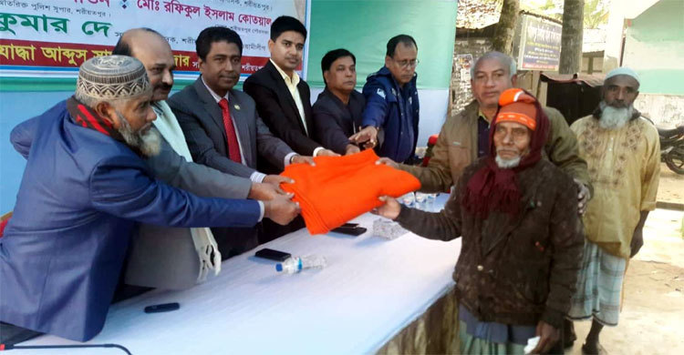 তিন মাসের ভাতার টাকা জমিয়ে শীতবস্ত্র দিলেন এক মুক্তিযোদ্ধা