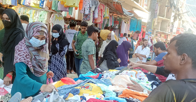 জমে উঠেছে শীতের কেনাকাটা
