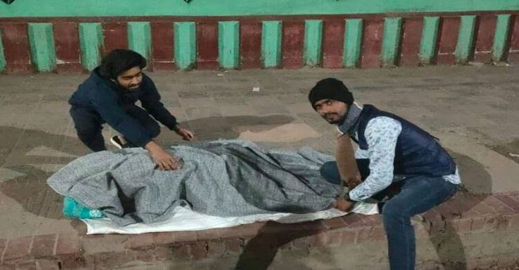 পায়ে হেঁটে ৫০০ শীতার্তের মাঝে কম্বল বিতরণ