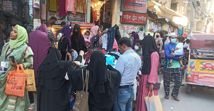 জমে উঠেছে শীতের কেনাকাটা