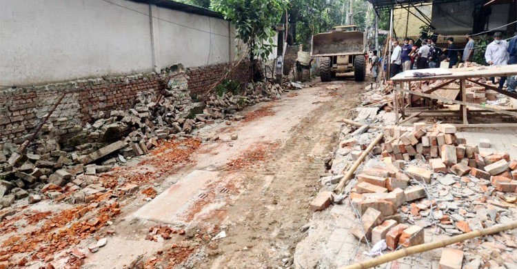 বিশ্বসাহিত্য কেন্দ্রের রাস্তা ৬ ফুট চওড়া করলো ডিএসসিসি