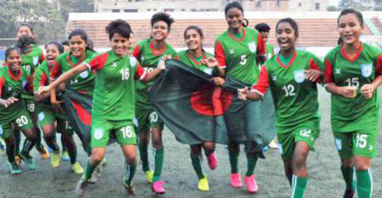 এসএসসি পাস করা নারী ফুটবলারদের সংবর্ধনায় বাফুফের শর্ত
