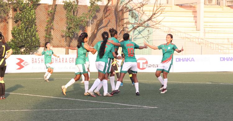 ৬১ ধাপ এগিয়ে থাকা মালয়েশিয়াকে ৬ গোল দিলো বাংলাদেশের মেয়েরা