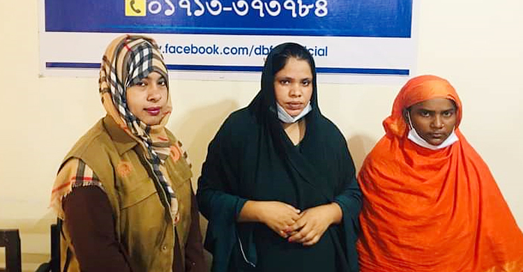 দুই নারীর কাছে পাওয়া গেল ১ হাজার পিস ইয়াবা