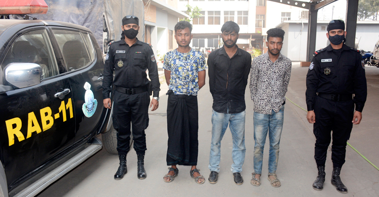 লবণের ট্রাকে ইয়াবা