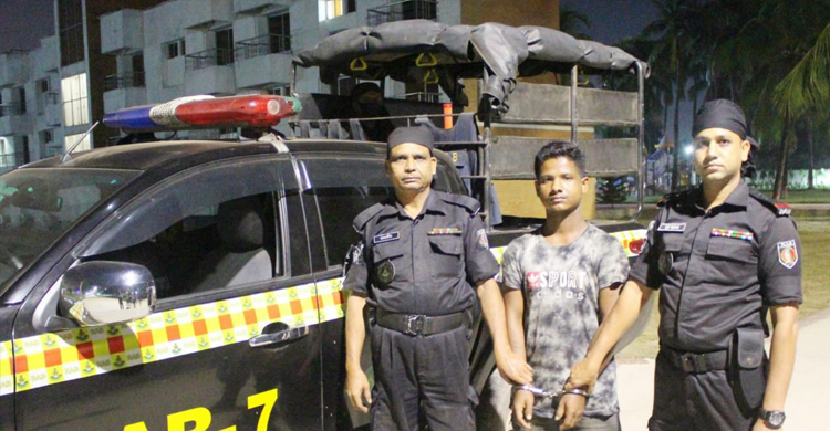 চট্টগ্রামে ইয়াবাসহ মাদক ব্যবসায়ী গ্রেফতার