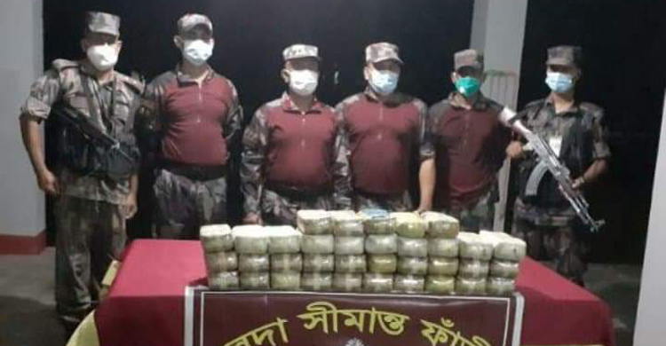 সাড়ে ৩ লাখ ইয়াবা ফেলে পালালো পাচারকারীরা