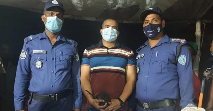 ১৭ হাজার ইয়াবা রেখে চলন্ত গাড়ি ফেলে পালাল চালক