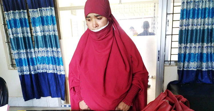 থানায় স্বামীকে ইয়াবা দিতে গিয়ে গ্রেফতার স্ত্রী