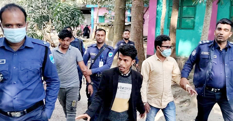 এক্স-রেতে শনাক্ত, পেট থেকে বের করা হলো এক হাজার ইয়াবা