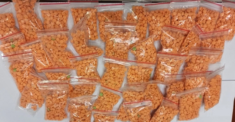 মাঝসাগরে ১ লাখ ইয়াবা ফেলে পালালো পাচারকারীরা