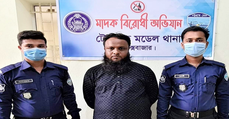 পায়ুপথে ইয়াবা পাচার করতে গিয়ে ধরা যুবক