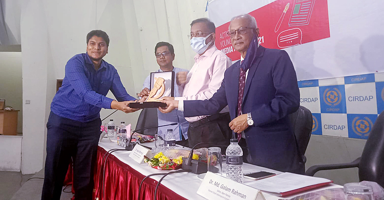অ্যাকশন এইড ইয়াং জার্নালিস্ট মিডিয়া অ্যাওয়ার্ড পেলেন ৩ সাংবাদিক