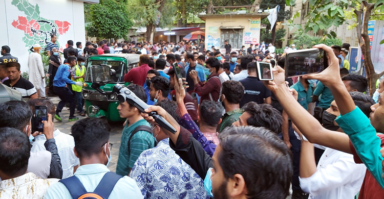 সীতাকুণ্ডে বিস্ফোরণ: চমেকজুড়ে ইউটিউবারদের দৌরাত্ম্য