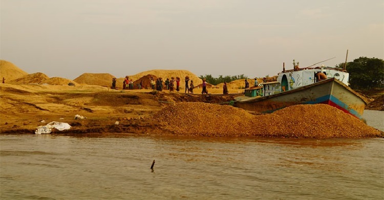 টাস্কফোর্সের অভিযানে ৩৬ লাখ টাকার বালু-পাথর জব্দ