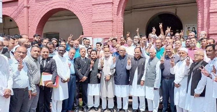 চট্টগ্রামে চেয়ারম্যান পদে তিনজনের মনোনয়নপত্র জমা