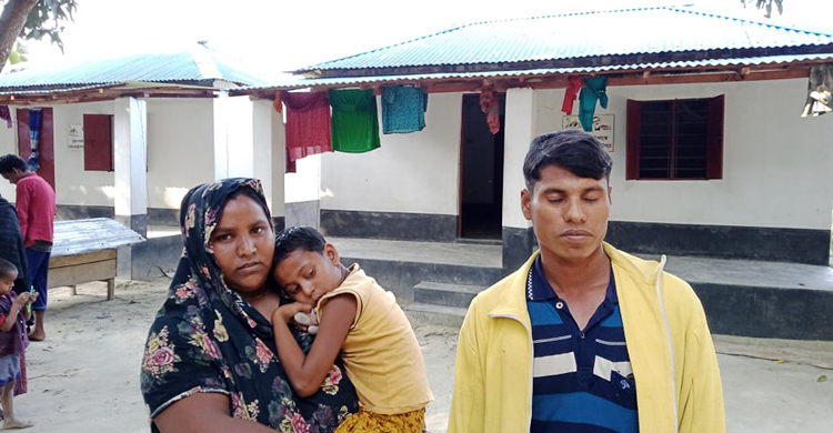 প্রধানমন্ত্রীর উপহারের ঘর ফেরত দিয়ে প্রশংসায় ভাসছেন জমীর উদ্দীন