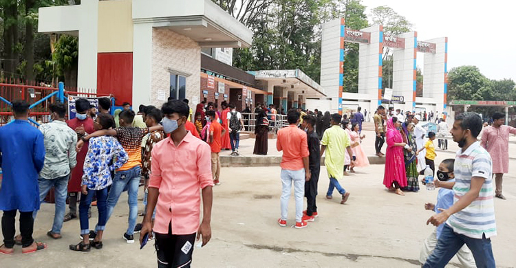 ঈদে বন্ধ চিড়িয়াখানার দিকে শত শত মানুষ, ফিরছেন হতাশা নিয়ে