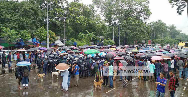 শাহবাগে শিক্ষার্থী-পুলিশ সংঘর্ষ : প্রতিবেদন ২৪ ডিসেম্বর
