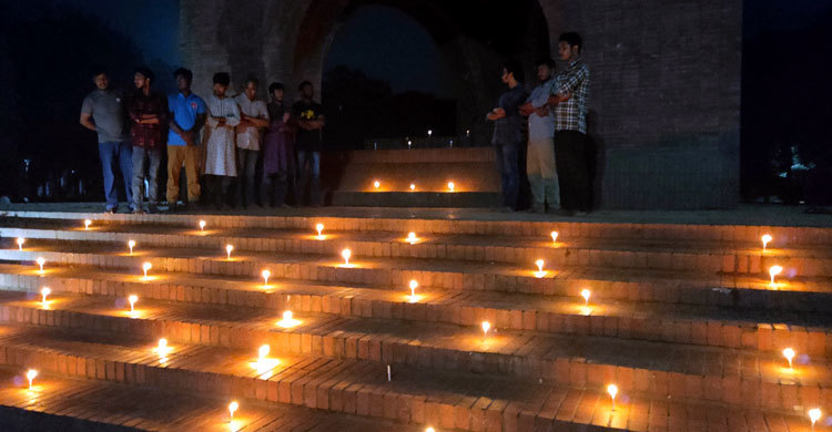আবরার হত্যার প্রতিবাদে জাবিতে মোমবাতি প্রজ্বলন