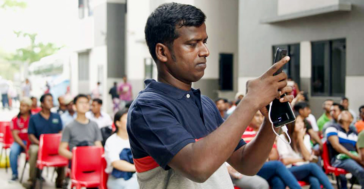 লাইক কমেন্টের আশায় আবুল এখন এঞ্জেলা