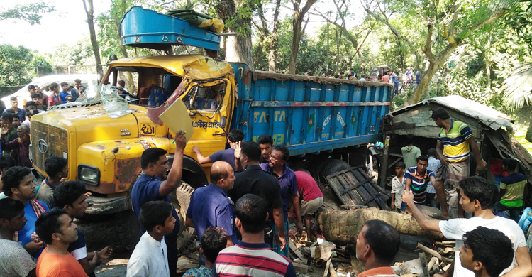 ঝিনাইদহে ট্রাক-মাহেন্দ্র সংঘর্ষে ৩ নারী নিহত