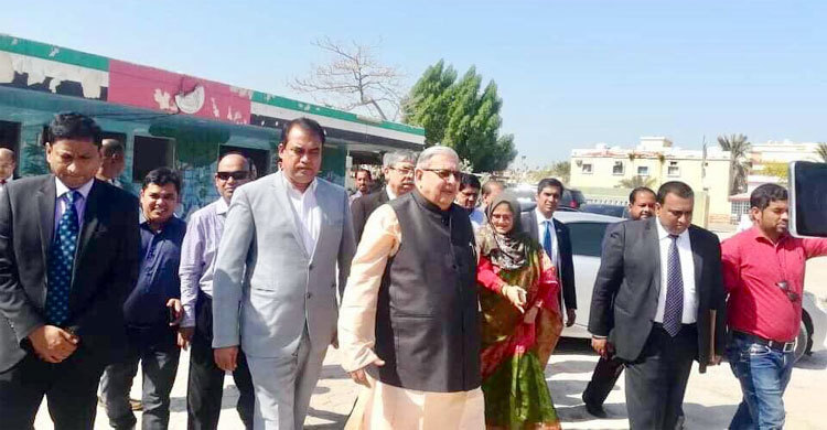 আমিরাতে প্রবাসী কল্যাণ মন্ত্রীর বঙ্গবন্ধু স্কুল পরিদর্শন