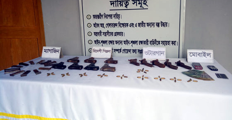 ১৩ আগ্নেয়াস্ত্র ও ৪০ রাউন্ড গুলিসহ যুবক আটক